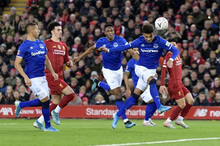 东契奇再次上演魔法时刻，绝境出手三分命中。