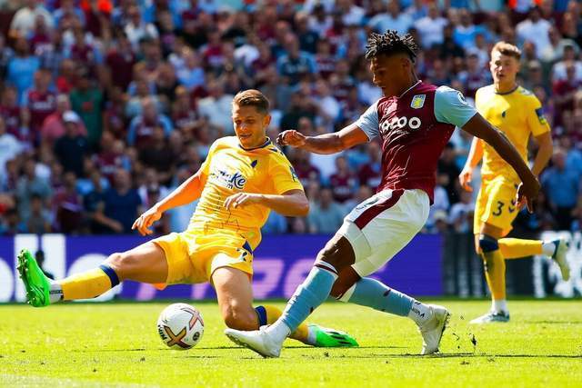 首回合为何向裁判展示队徽？詹卢卡-曼奇尼：希望他尊重罗马