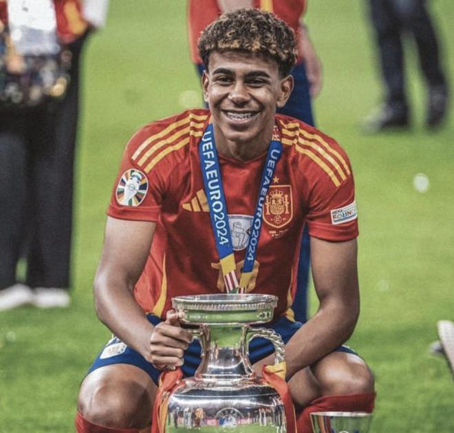 爆冷！东契奇42+7+8，比赛还未结束，老詹走入场内一把抱住德罗赞